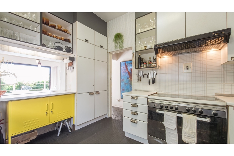 5 Bedroom Property for Sale in Green Point Western Cape